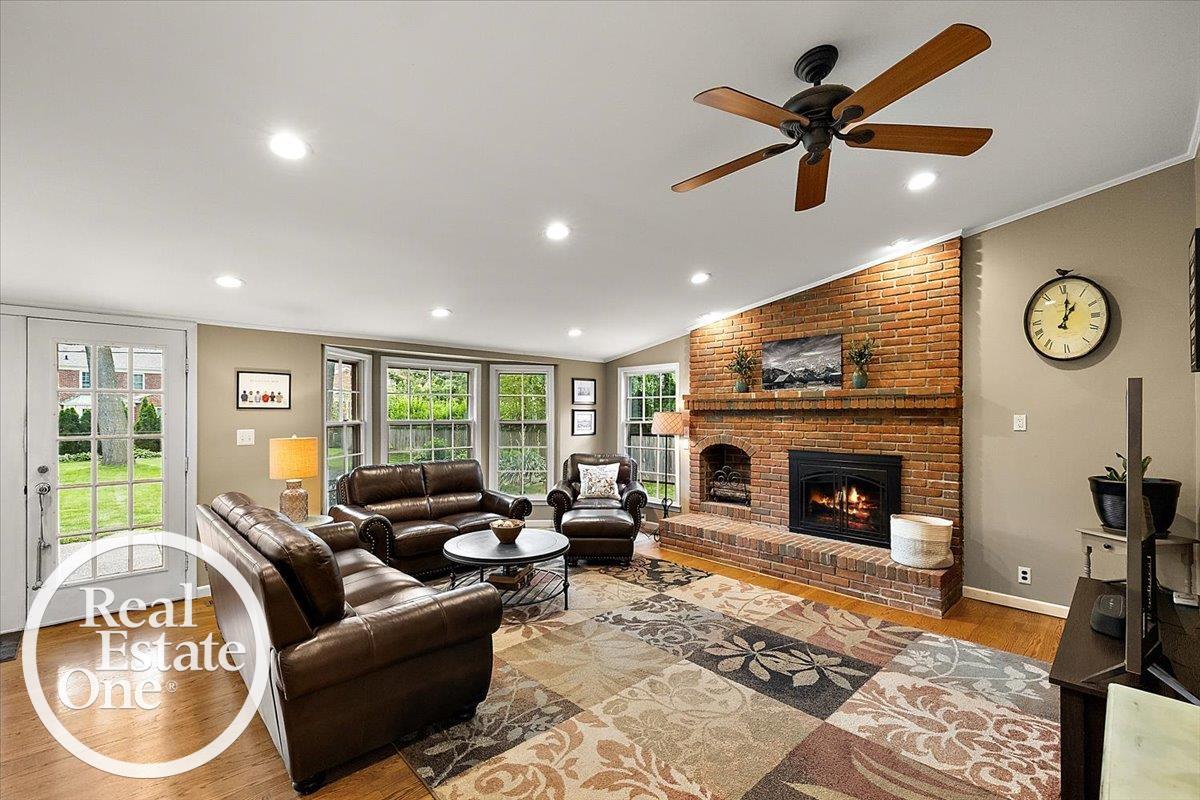 324 Cloverly Road Grosse Pointe Farms, MI 48236 - Photo 14 of 46