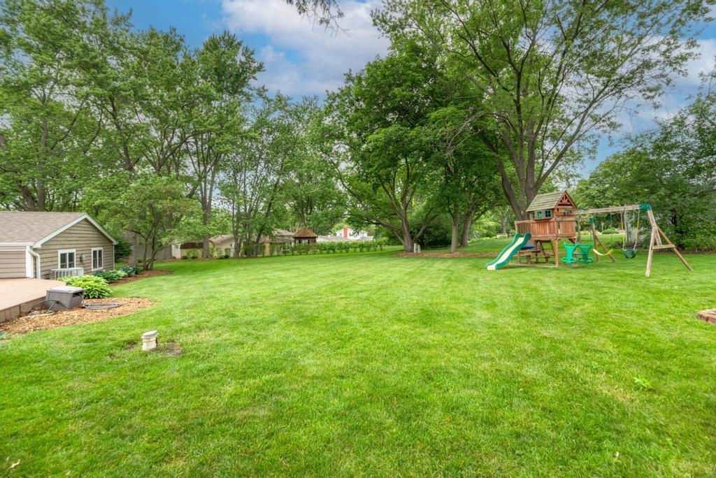 325 Canterbury Lane Inverness, IL 60010 - Photo 45 of 54