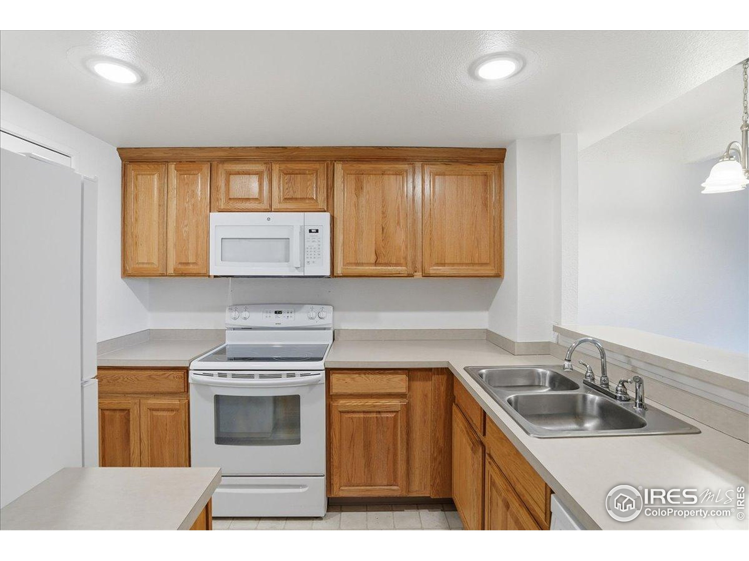 415 South Howes Street, Unit N206 Fort Collins, CO 80521 - Photo 16 of 48 a kitchen with a stove a sink and a microwave
