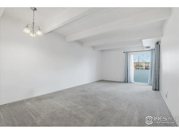 a view of empty room with window