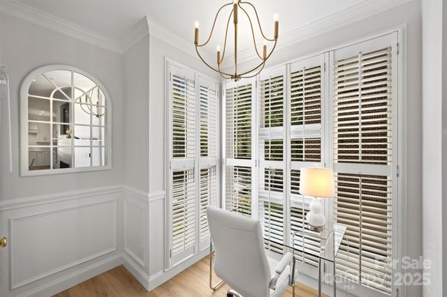 a view of a livingroom with furniture