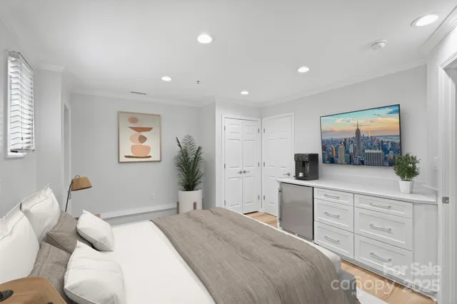 a bedroom with a bed and a dresser in it