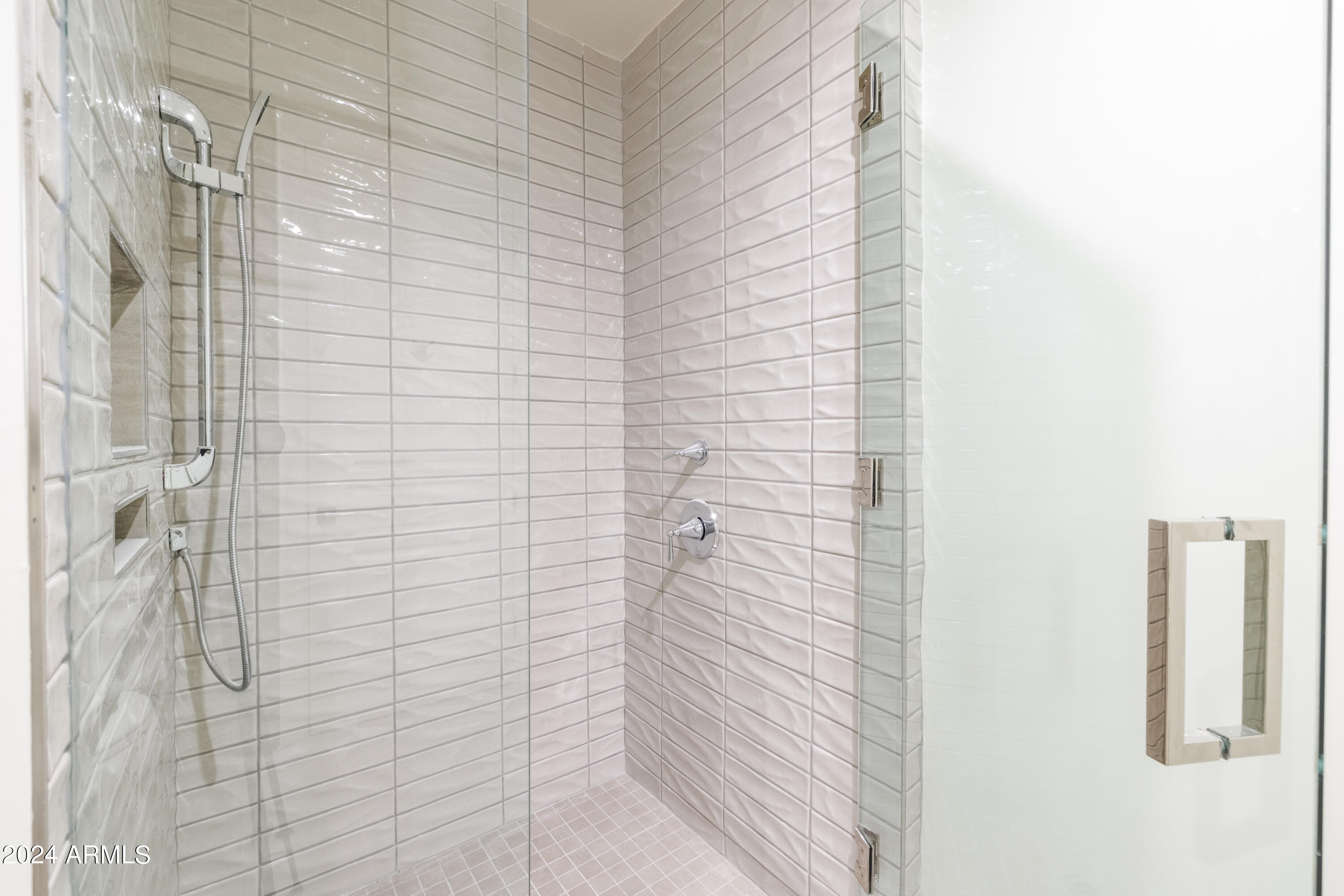4240 East Camelback Road, Unit 308 Phoenix, AZ 85018 - Photo 10 of 27 2nd Bedroom Shower