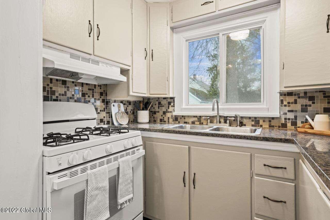 415 Vley Road Schenectady, NY 12302 - Photo 7 of 20 Davis.7