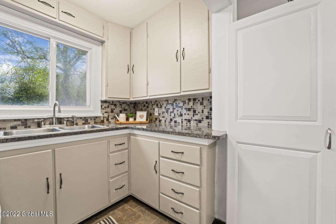 415 Vley Road Schenectady, NY 12302 - Photo 8 of 20 Davis.8