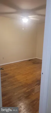 a view of room with an empty space