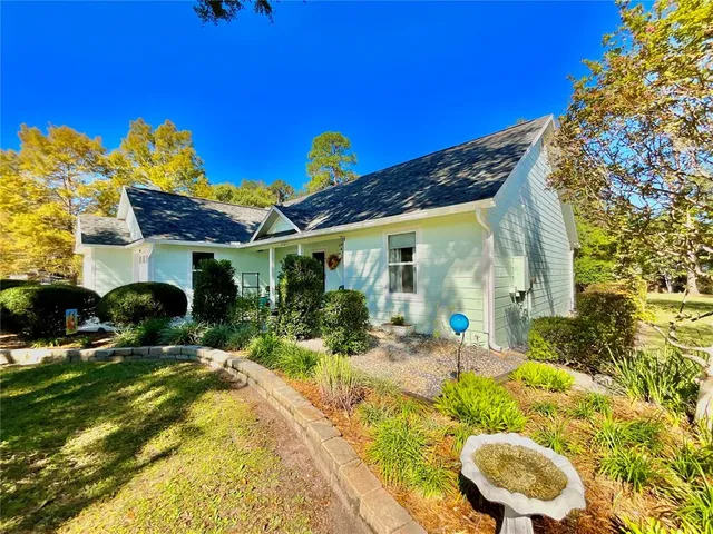 a view of a garden with an empty space