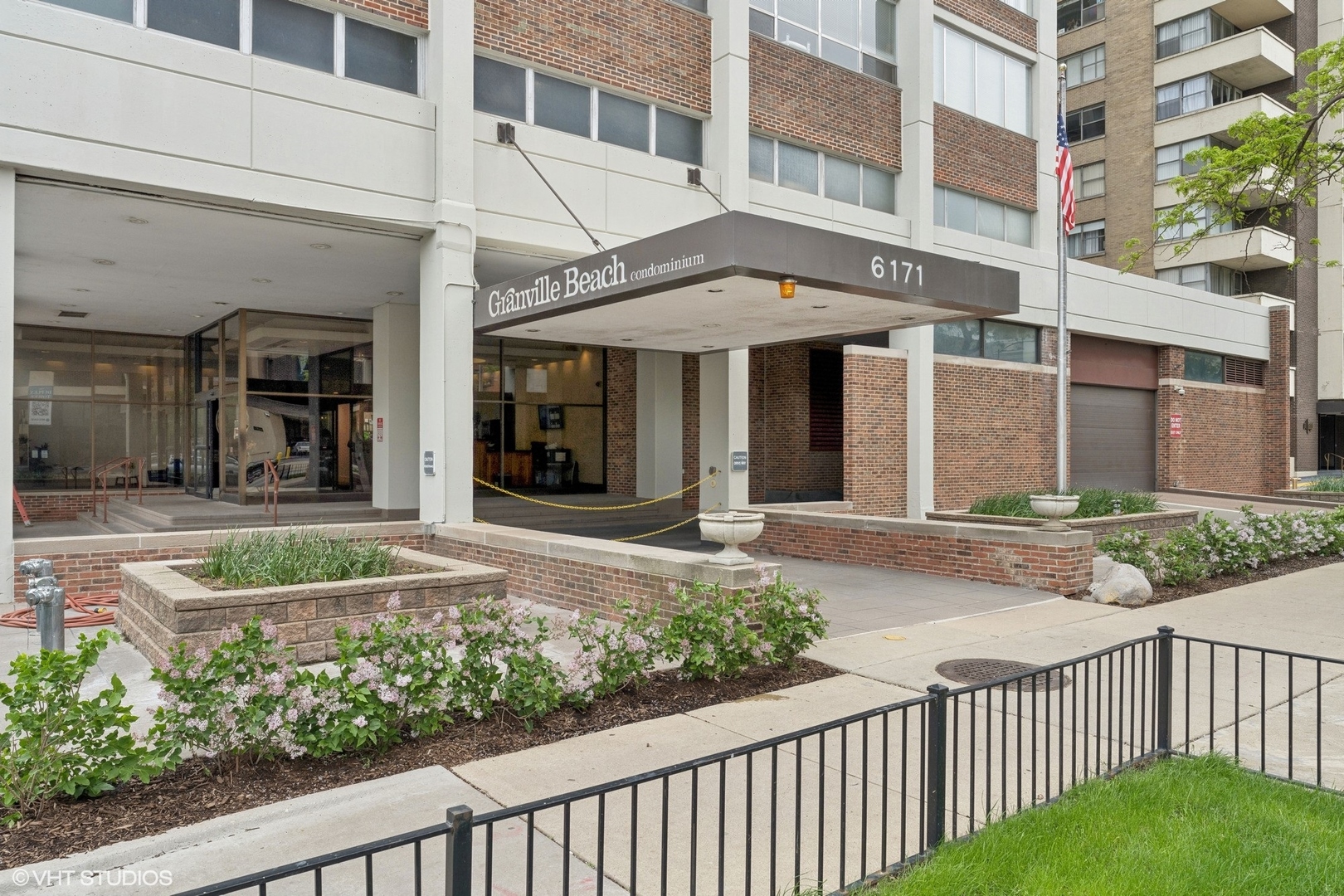 6171 North Sheridan Road, Unit 1112 Chicago, IL 60660 - Photo 2 of 23 a front view of a building with a garden