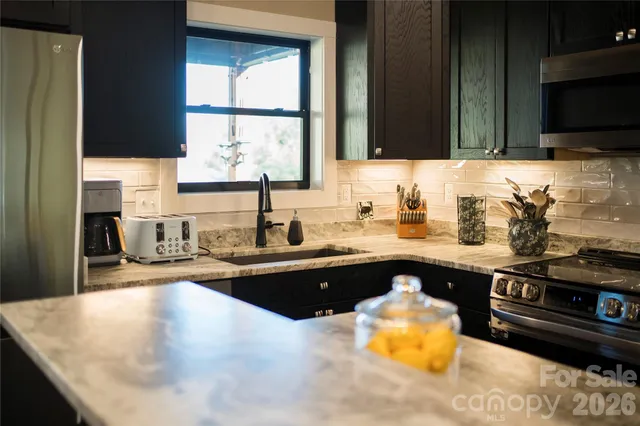 $565,000 | 47 Winghaven Heights, Waynesville, NC 28786