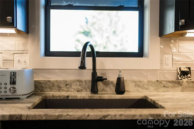 $565,000 | 47 Winghaven Heights, Waynesville, NC 28786