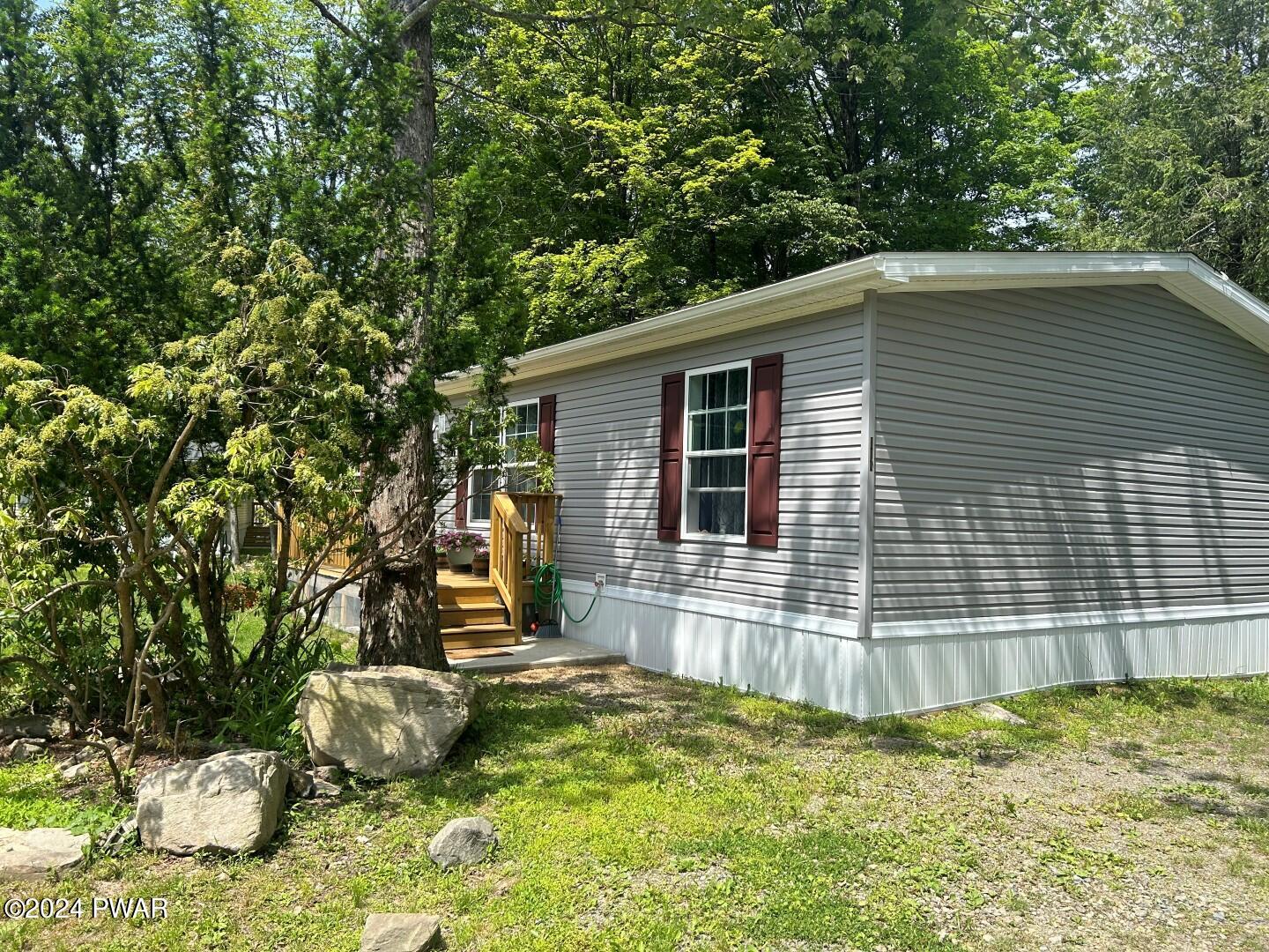 111 Middle Road Greentown, PA 18426 - Photo 2 of 26 Gallery Image 2