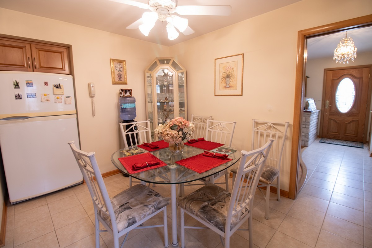 8662 North Merrill Street Niles, IL 60714 - Photo 14 of 27