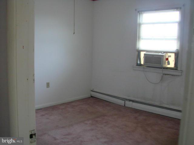 704 Middle River Road Baltimore, MD 21220 - Photo 11 of 28 a room that has a window in it