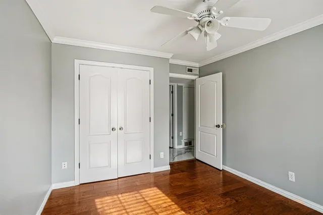 a view of livingroom with hardwood floor and ceiling fan