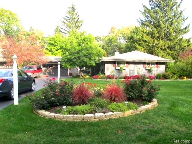 254 Texas Avenue Rochester Hills, MI 48309 - Photo 2 of 29