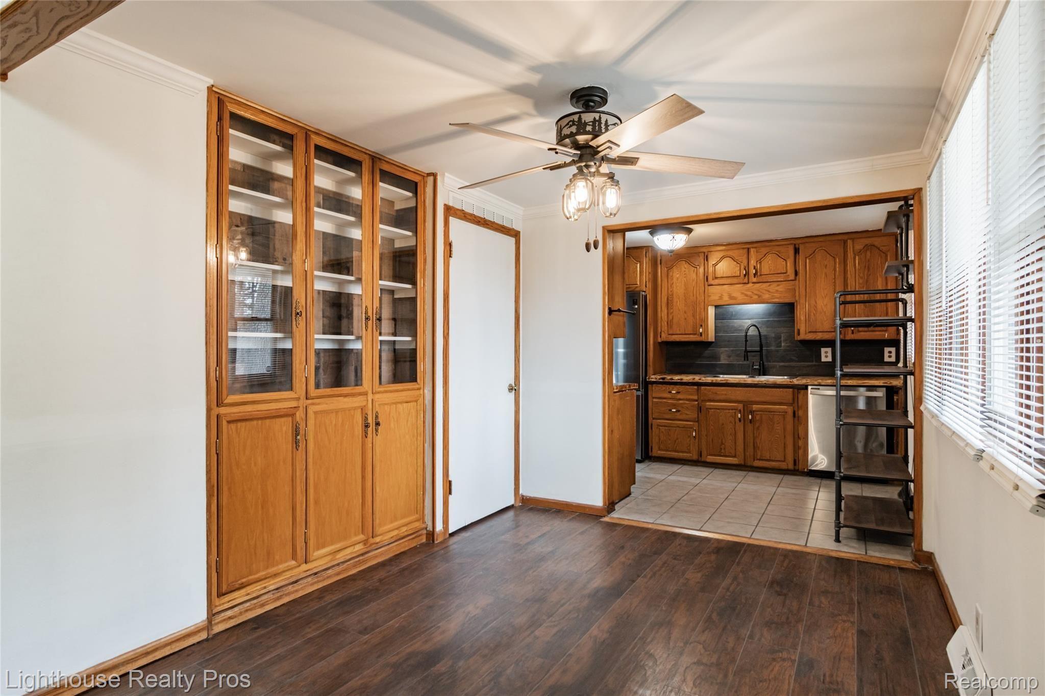 4374 Faussett Road Howell, MI 48855 - Photo 5 of 25 5.jpg