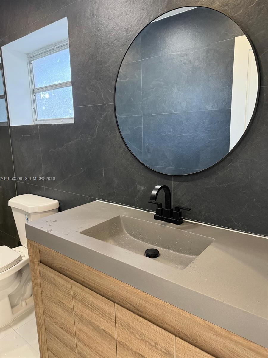 1056 Southwest 2nd Street, Unit 1056 Hallandale Beach, FL 33009 - Photo 10 of 20 Master bathroom