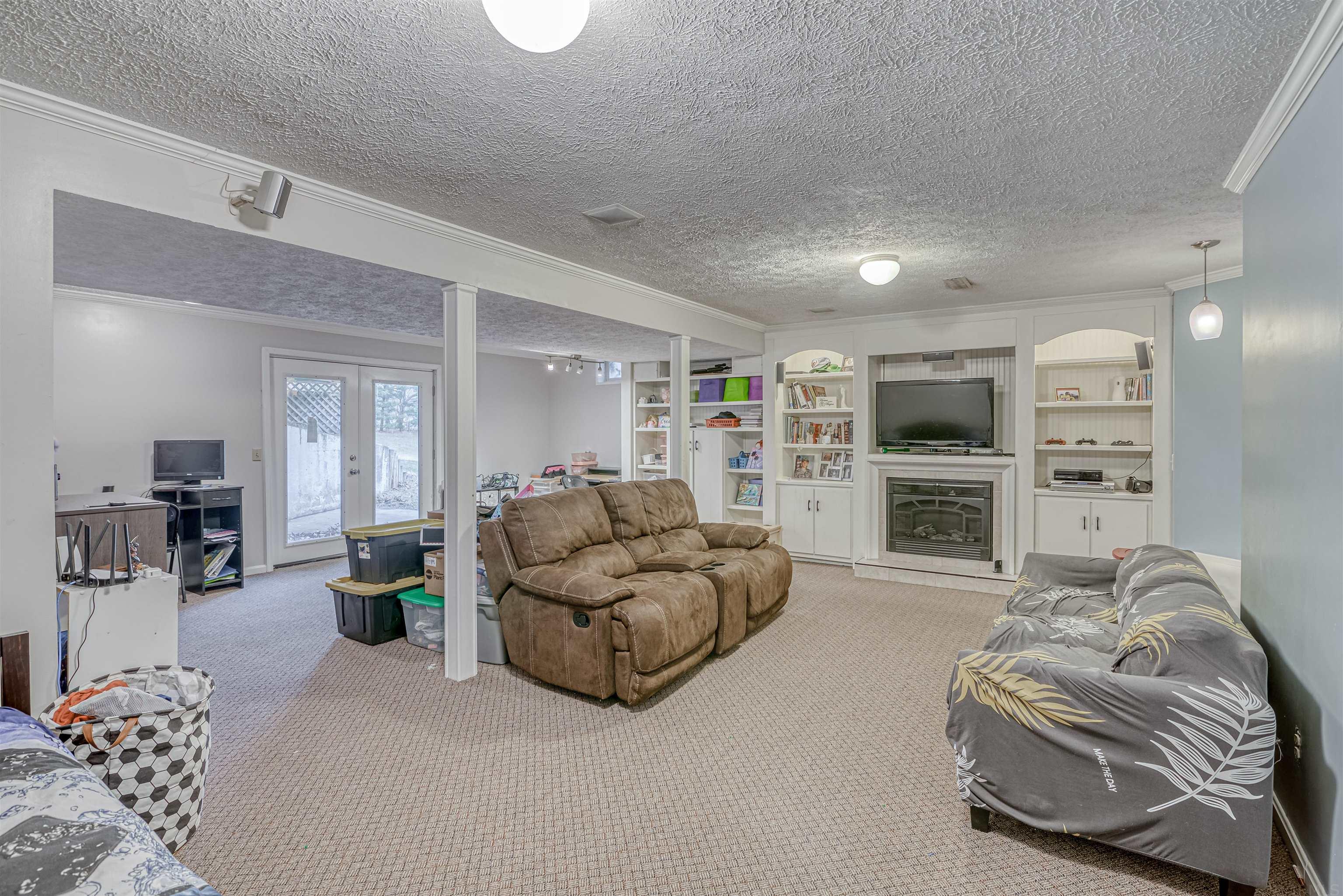 1344 Lakeview Bend Rochester, IN 46975 - Photo 4 of 35