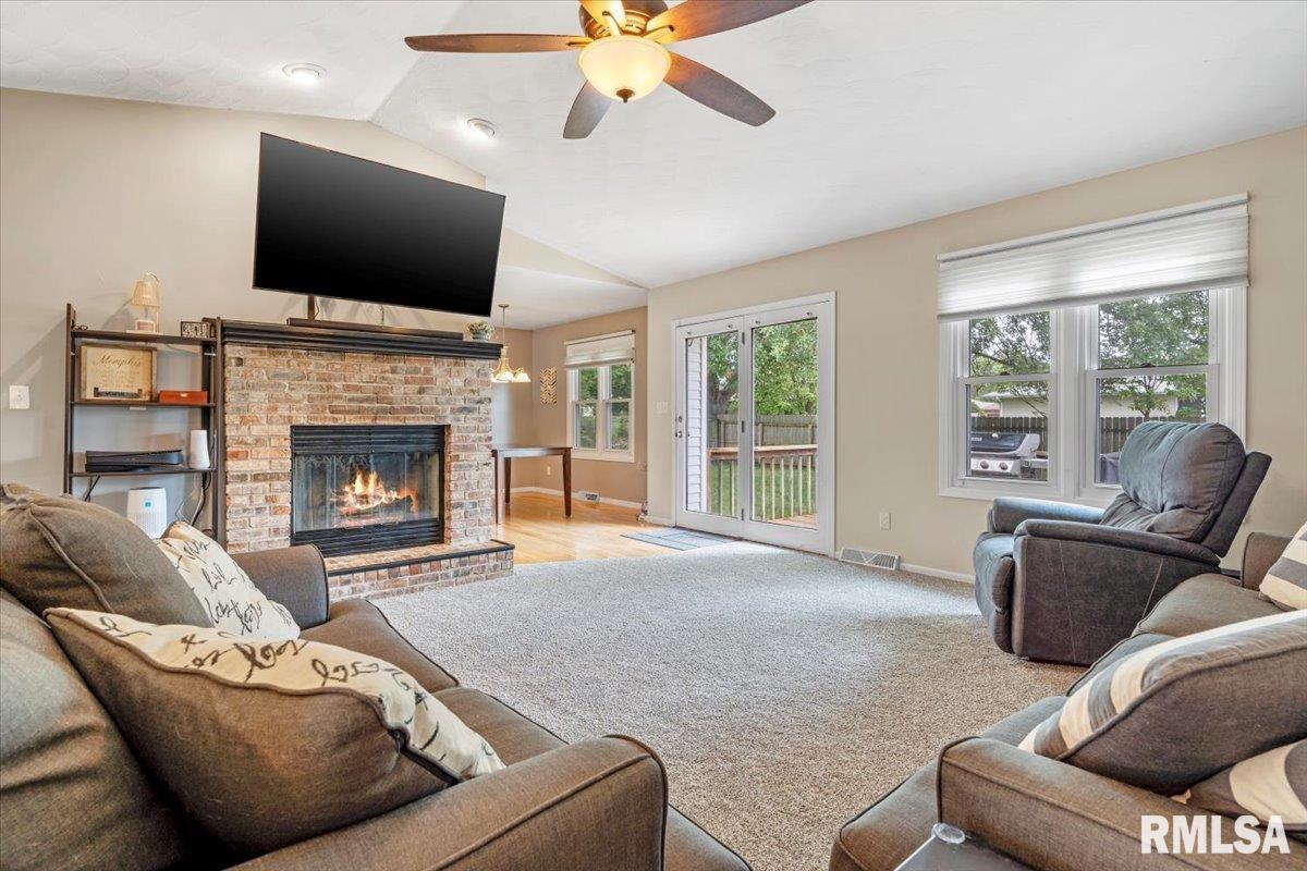 6300 Kate Court Springfield, IL 62712 - Photo 4 of 33