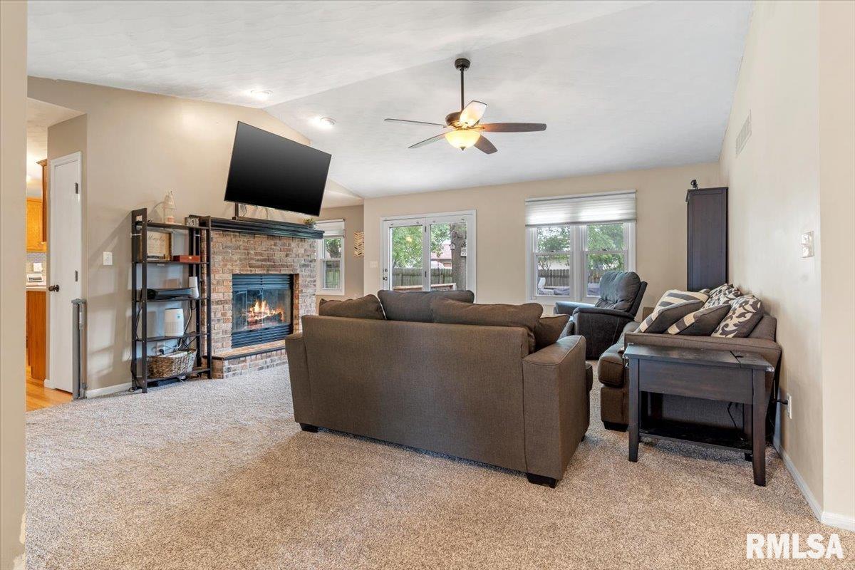 6300 Kate Court Springfield, IL 62712 - Photo 5 of 33