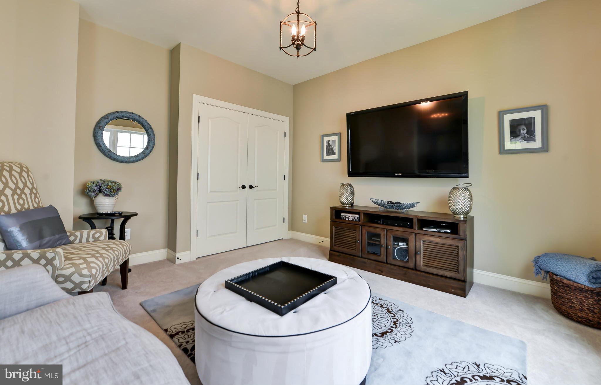 8043 Washington Road Alexandria, VA 22308 - Photo 22 of 30 Bedroom (Master) - Sitting Area