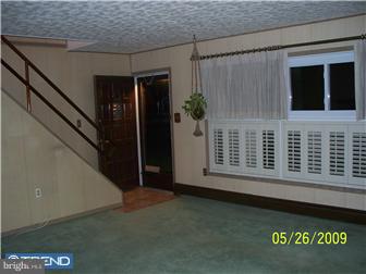 10 Horn Road Levittown, PA 19056 - Photo 5 of 12 Living Room