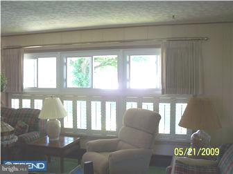 10 Horn Road Levittown, PA 19056 - Photo 6 of 12 Living Room