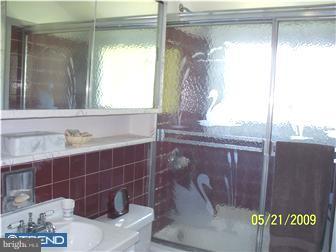 10 Horn Road Levittown, PA 19056 - Photo 9 of 12 Bathroom