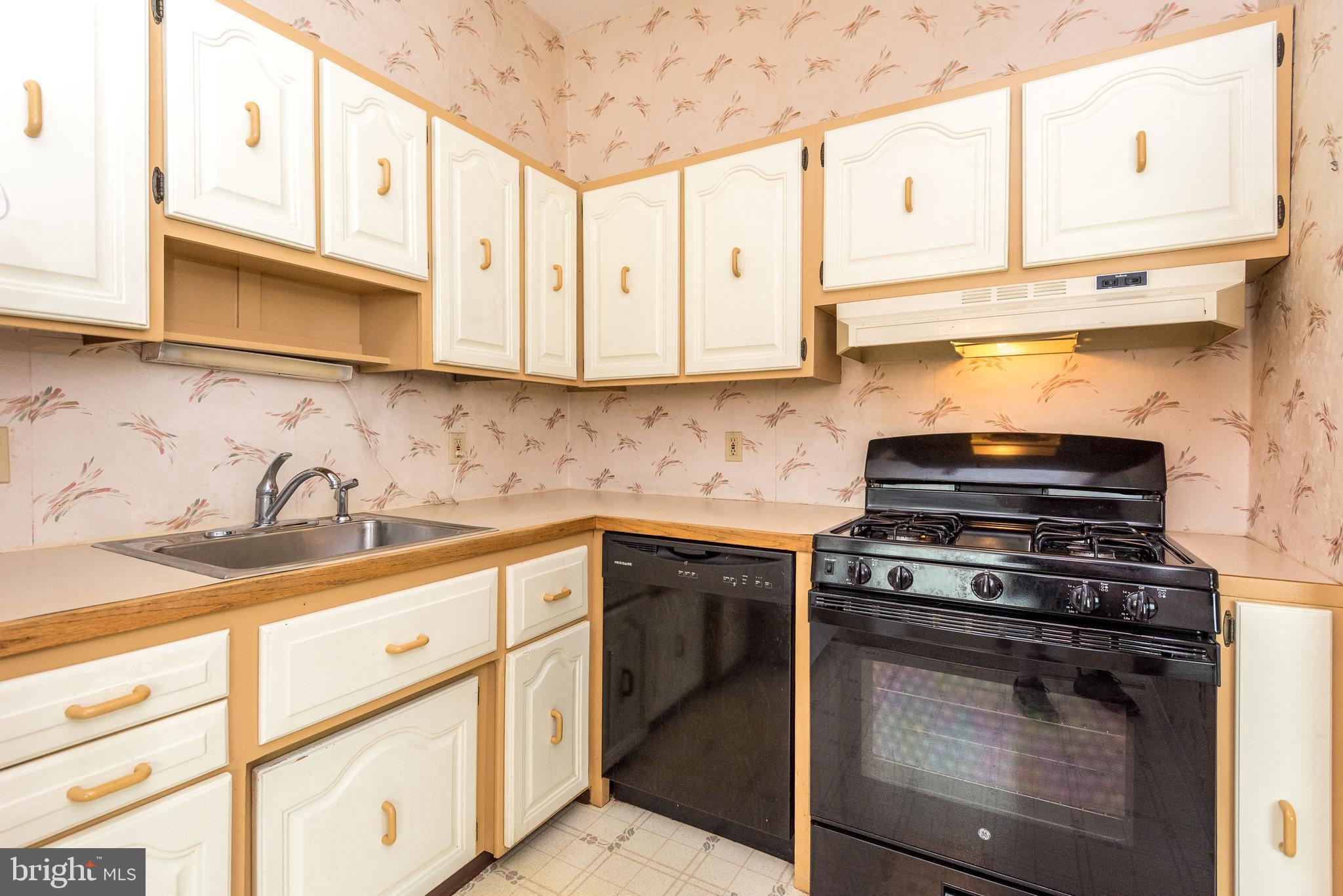 2876 Senak Road Abington, PA 19001 - Photo 11 of 32 Kitchen