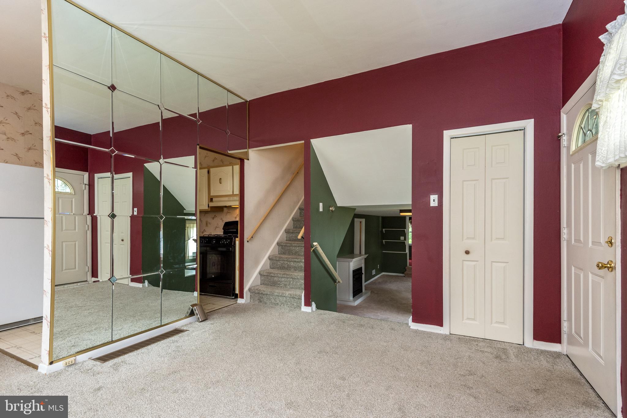 2876 Senak Road Abington, PA 19001 - Photo 4 of 32 Living room