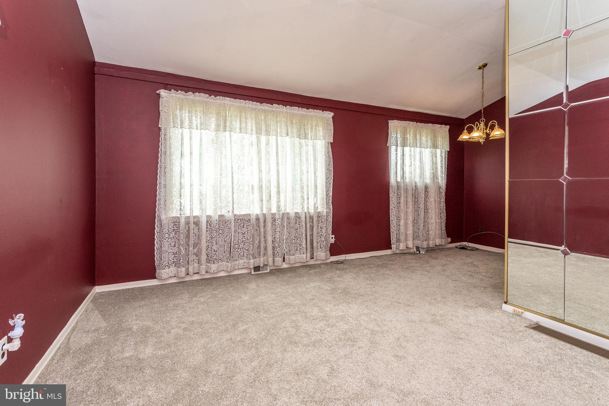 2876 Senak Road Abington, PA 19001 - Photo 5 of 32 Living room
