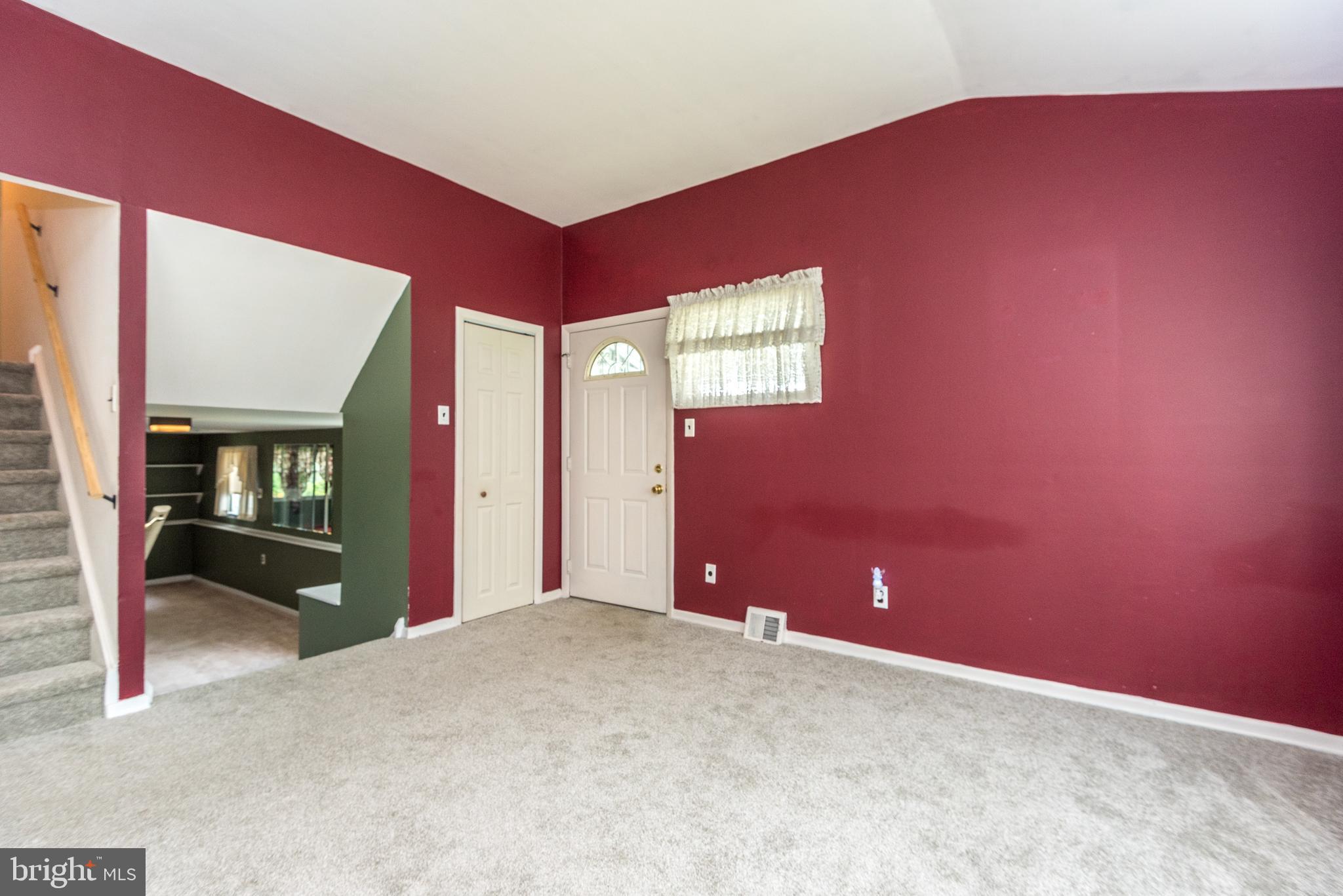 2876 Senak Road Abington, PA 19001 - Photo 6 of 32 Living room