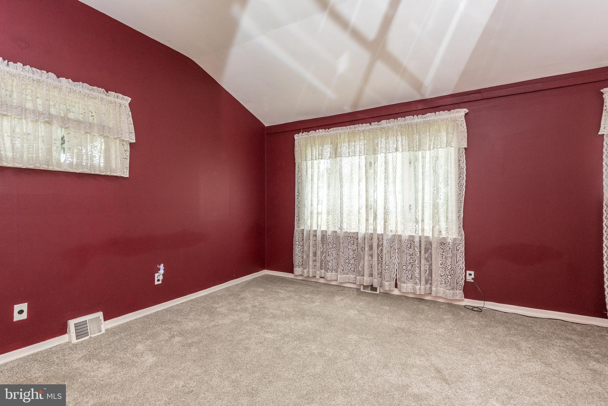 2876 Senak Road Abington, PA 19001 - Photo 8 of 32 Living room