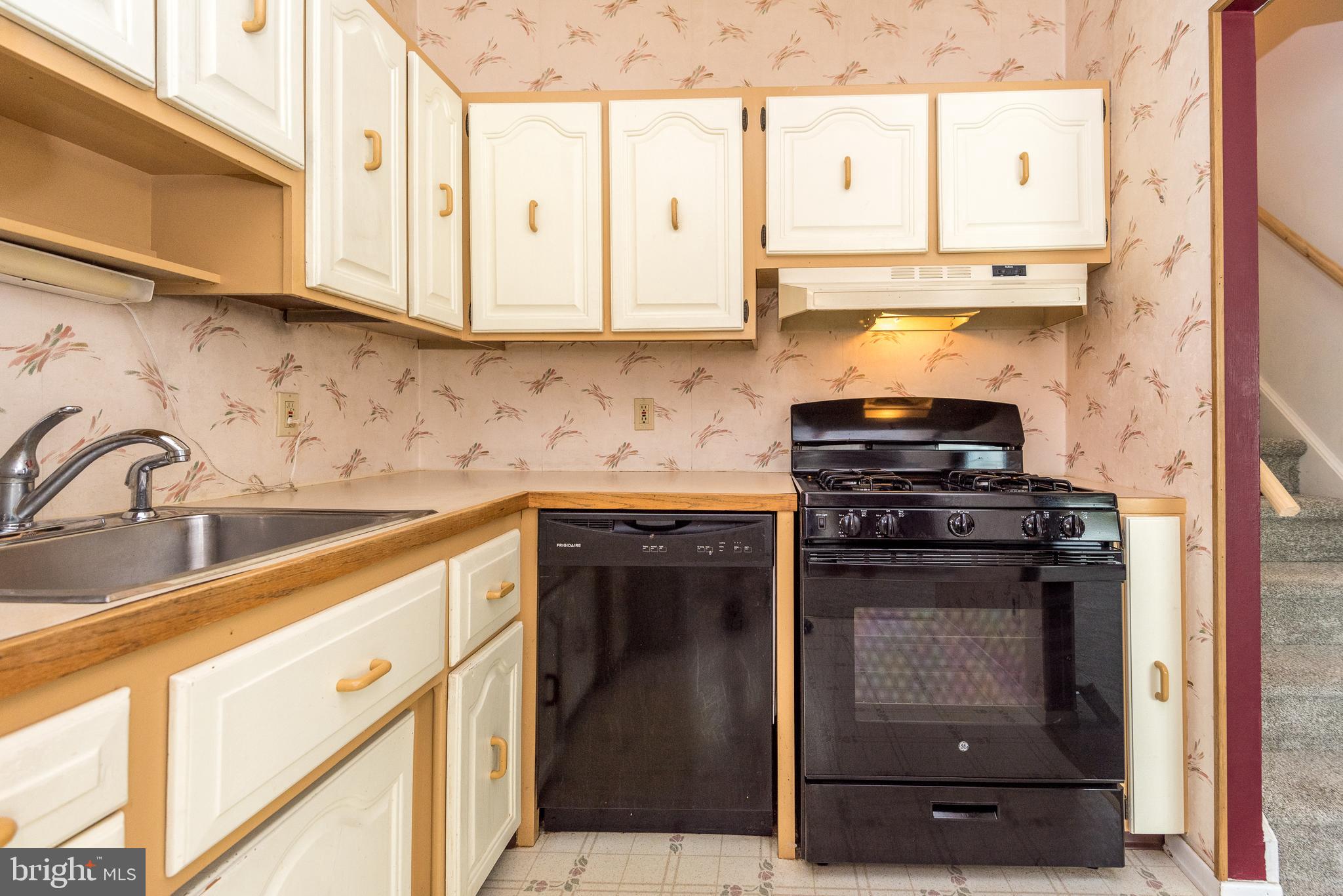 2876 Senak Road Abington, PA 19001 - Photo 9 of 32 Kitchen