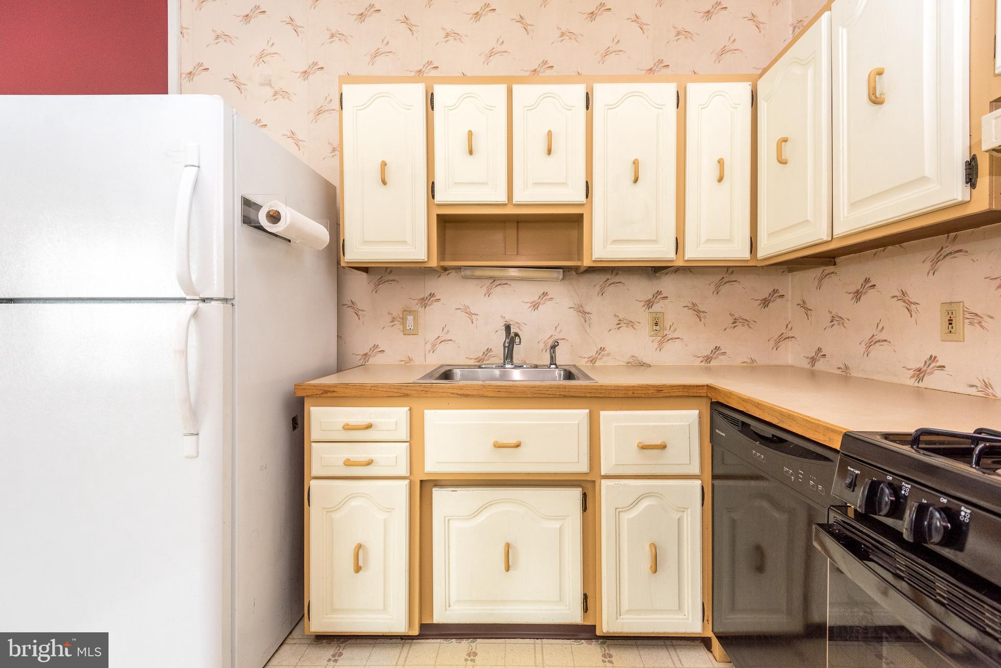 2876 Senak Road Abington, PA 19001 - Photo 10 of 32 Kitchen