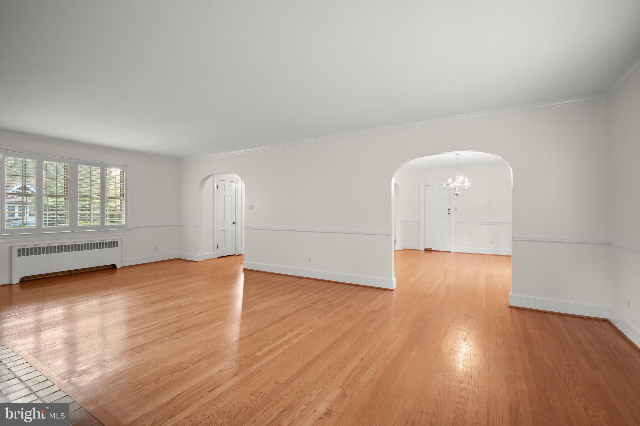 9305 Main Street Manassas, VA 20110 - Photo 36 of 86 Living Room