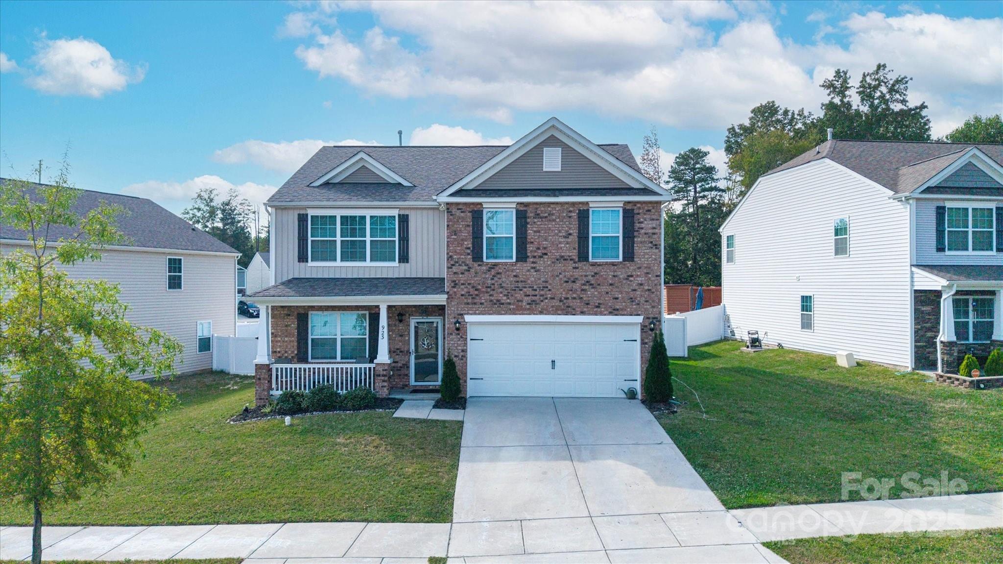 923 Elliott Road Charlotte, NC 28216 - Photo 2 of 35 Gallery Image 2