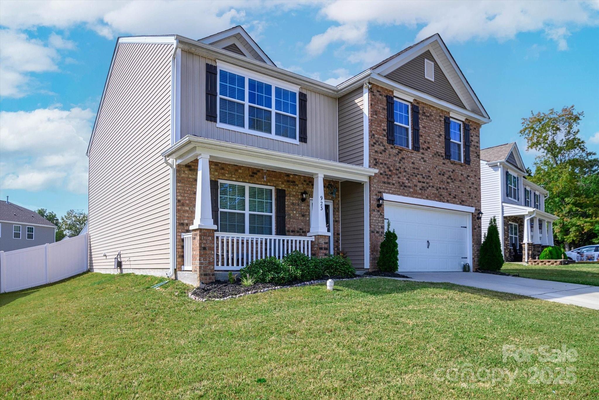 923 Elliott Road Charlotte, NC 28216 - Photo 3 of 35 Gallery Image 3