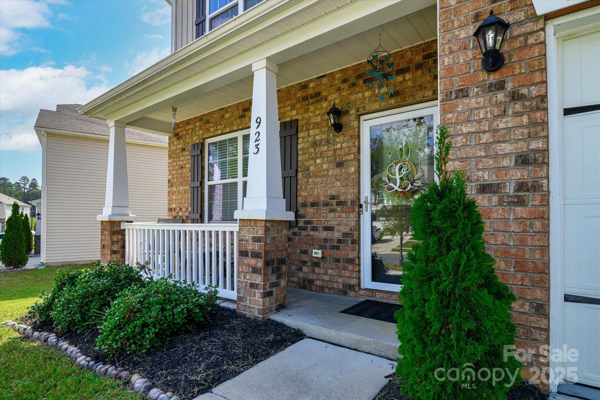 923 Elliott Road Charlotte, NC 28216 - Photo 4 of 35 Gallery Image 4
