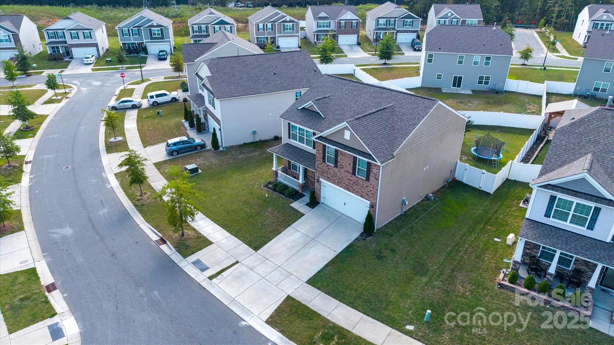 923 Elliott Road Charlotte, NC 28216 - Photo 6 of 35 Gallery Image 6