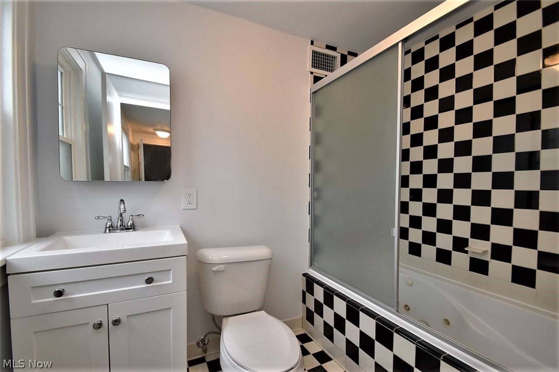 3964 Ardmore Road Cleveland Heights, OH 44121 - Photo 19 of 33 Second floor bath.