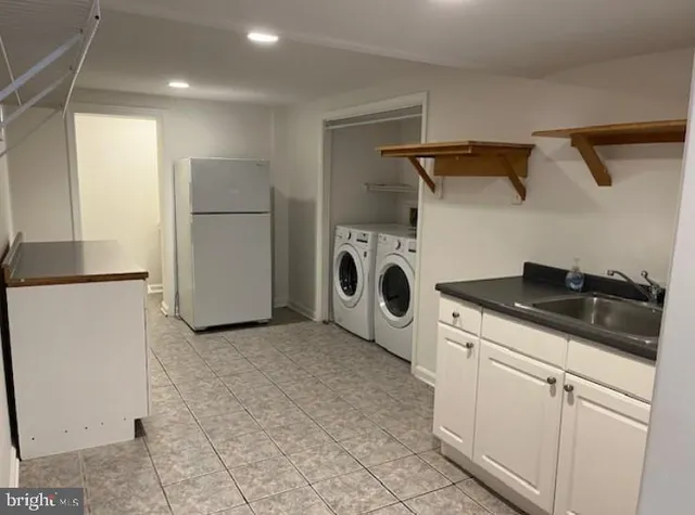 a view of a back yard of the house