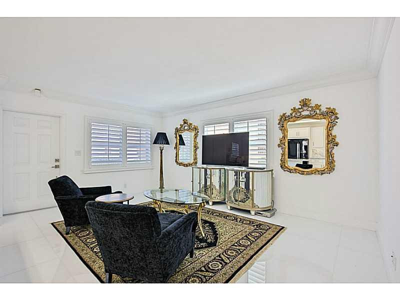 2871 North Ocean Boulevard, Unit F139 Boca Raton, FL 33431 - Photo 5 of 16 Living Room