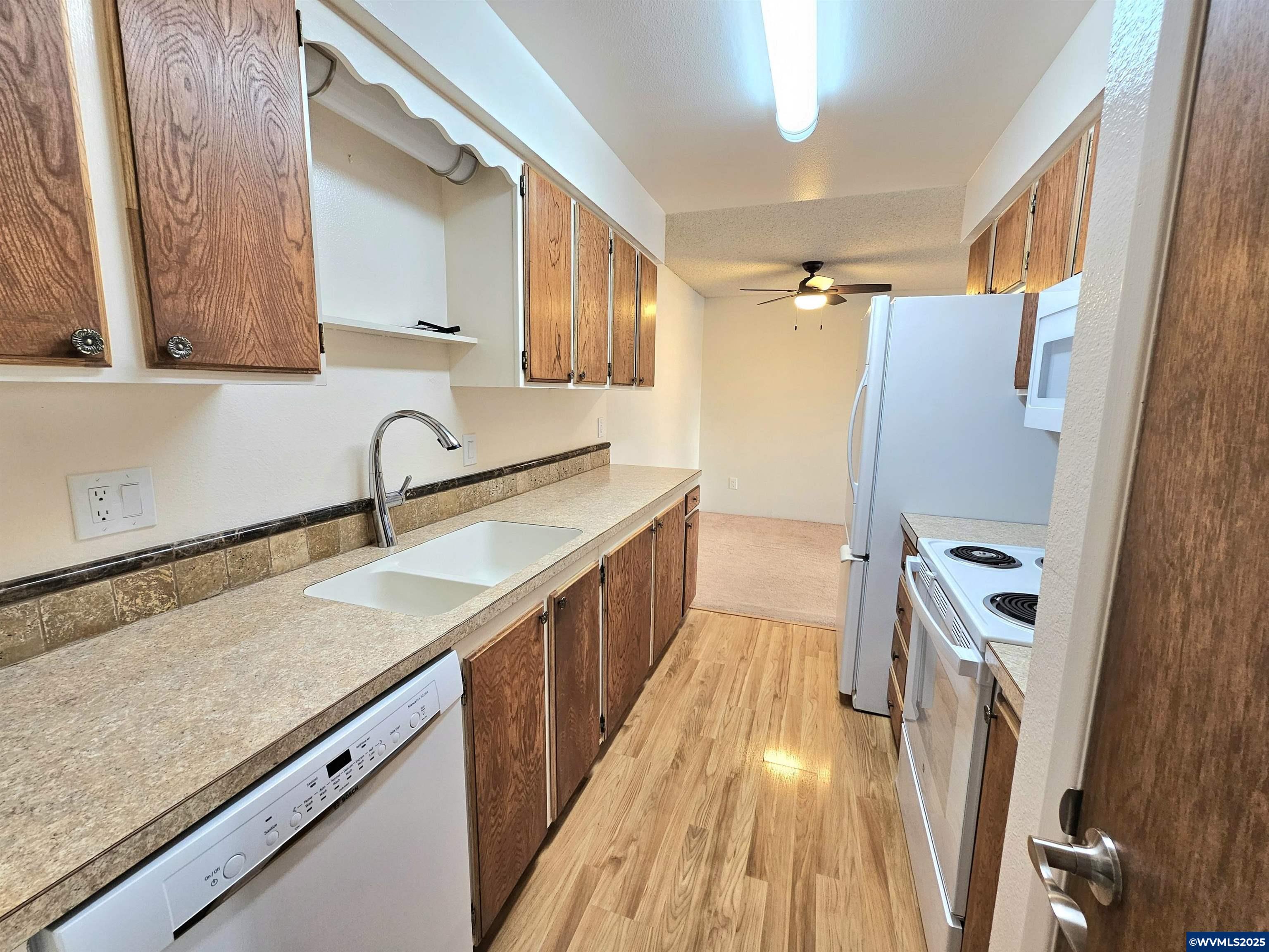 950 Evergreen Road, Unit 207 Woodburn, OR 97071 - Photo 19 of 33
