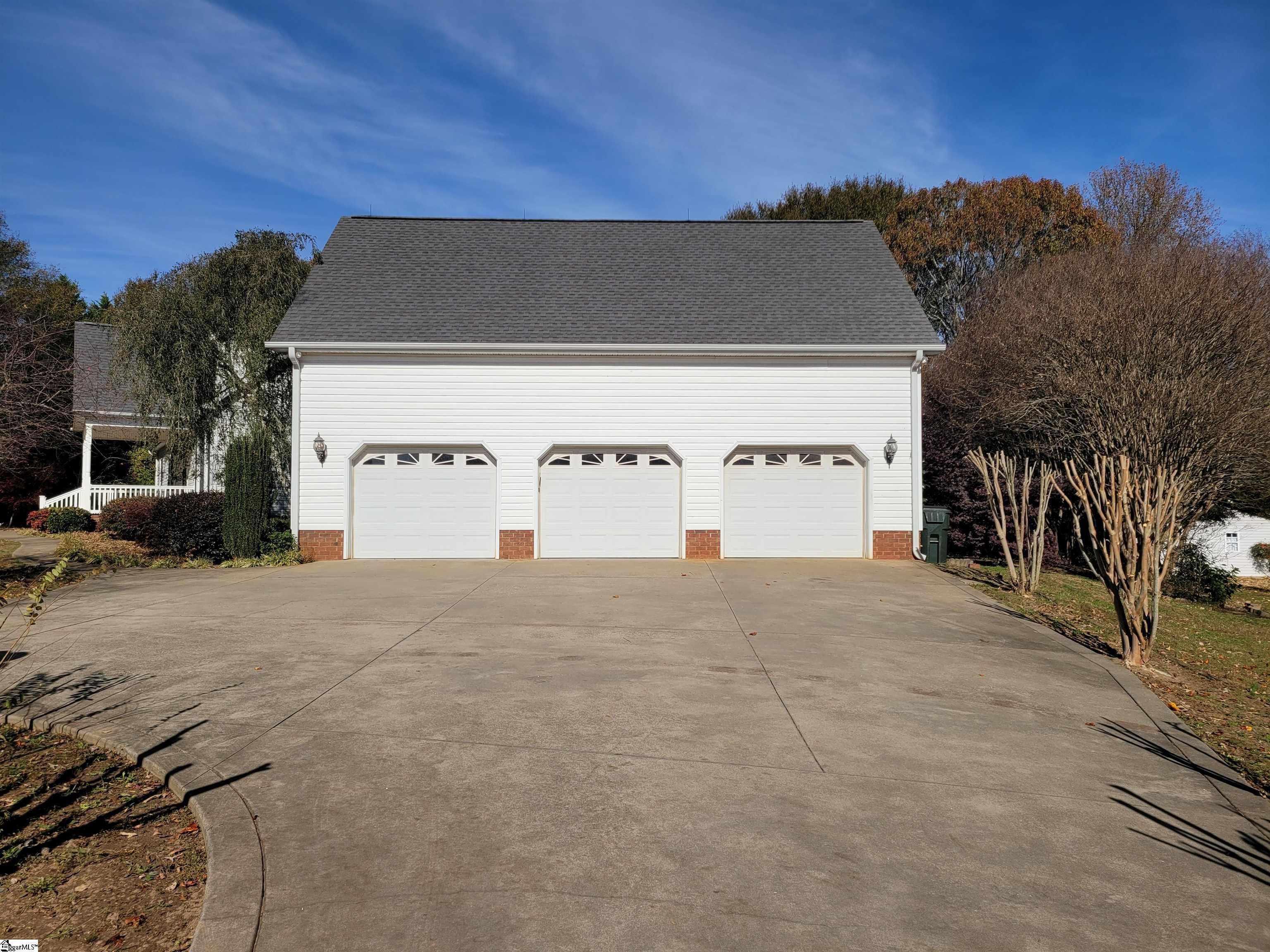 109 Lockaby Road Pelzer, SC 29669 - Photo 3 of 36
