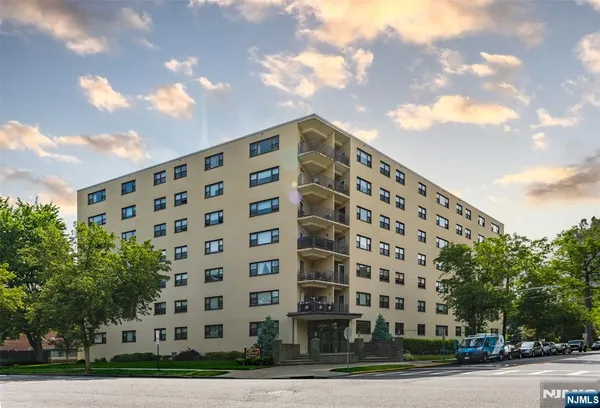 $325,000 | 25 Grand Avenue, Unit 1E, Hackensack, NJ 07601