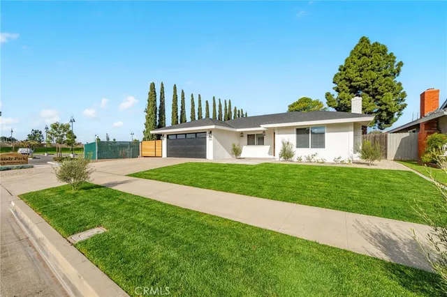 a view of house with a yard