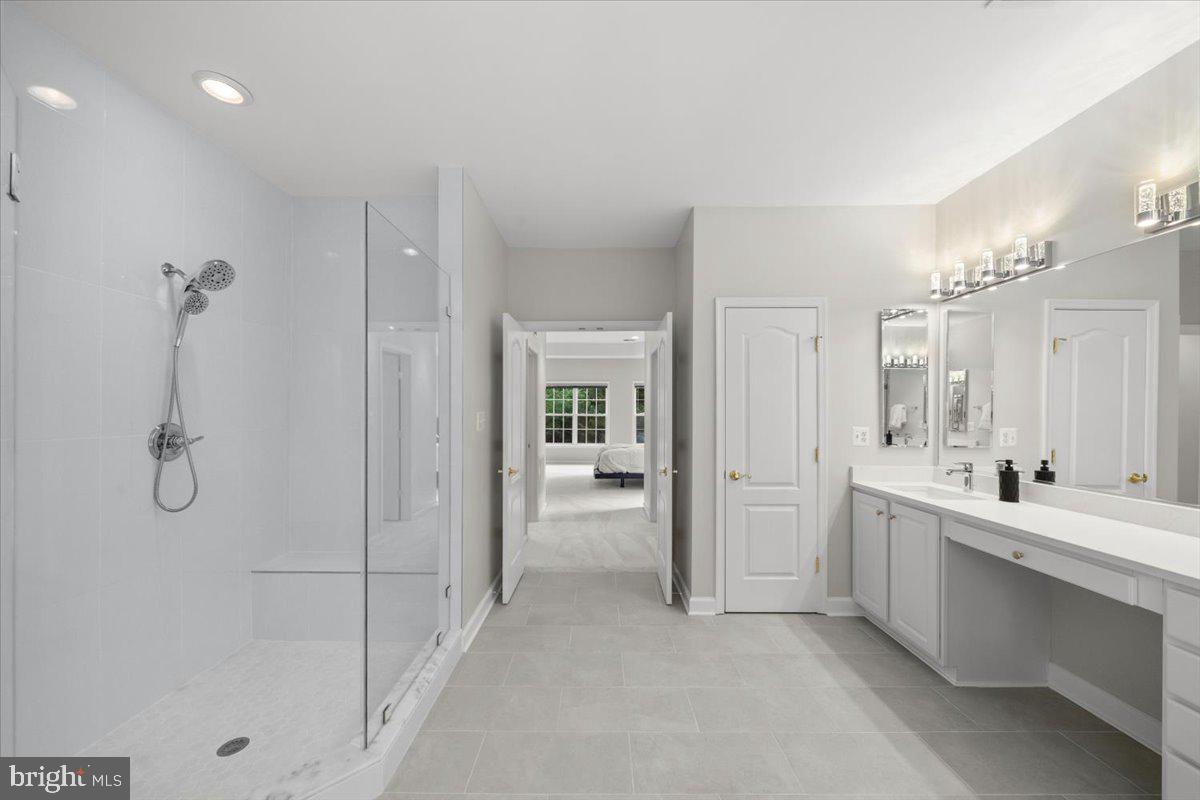 7136 Ayers Meadow Lane Springfield, VA 22150 - Photo 27 of 53 Primary En-Suite Bath