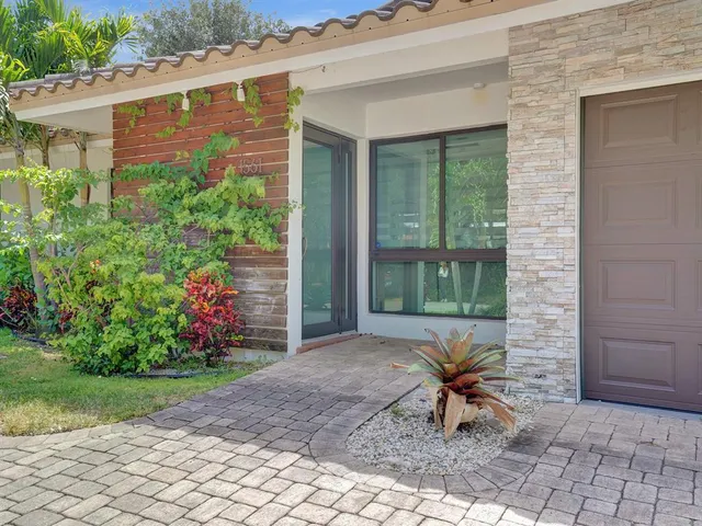 $885,000 | 1561 Southeast 24th Terrace, Pompano Beach, FL 33062