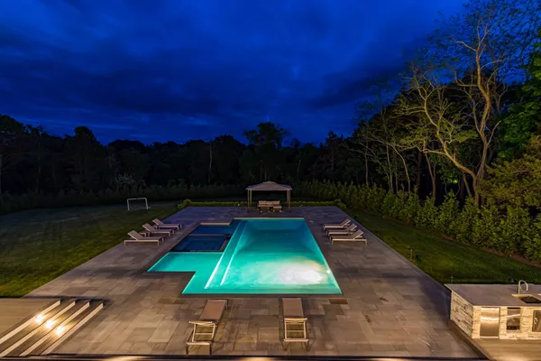 $125,000 | 10 Blackwatch Court, Southampton, NY 11968